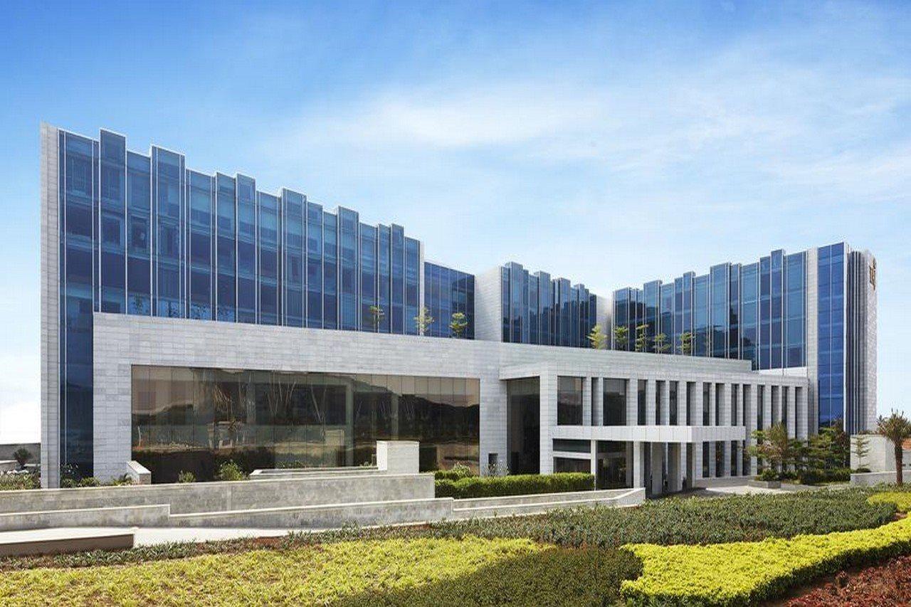Taj Bangalore Devanahalli Екстер'єр фото The new building of the University of Patras