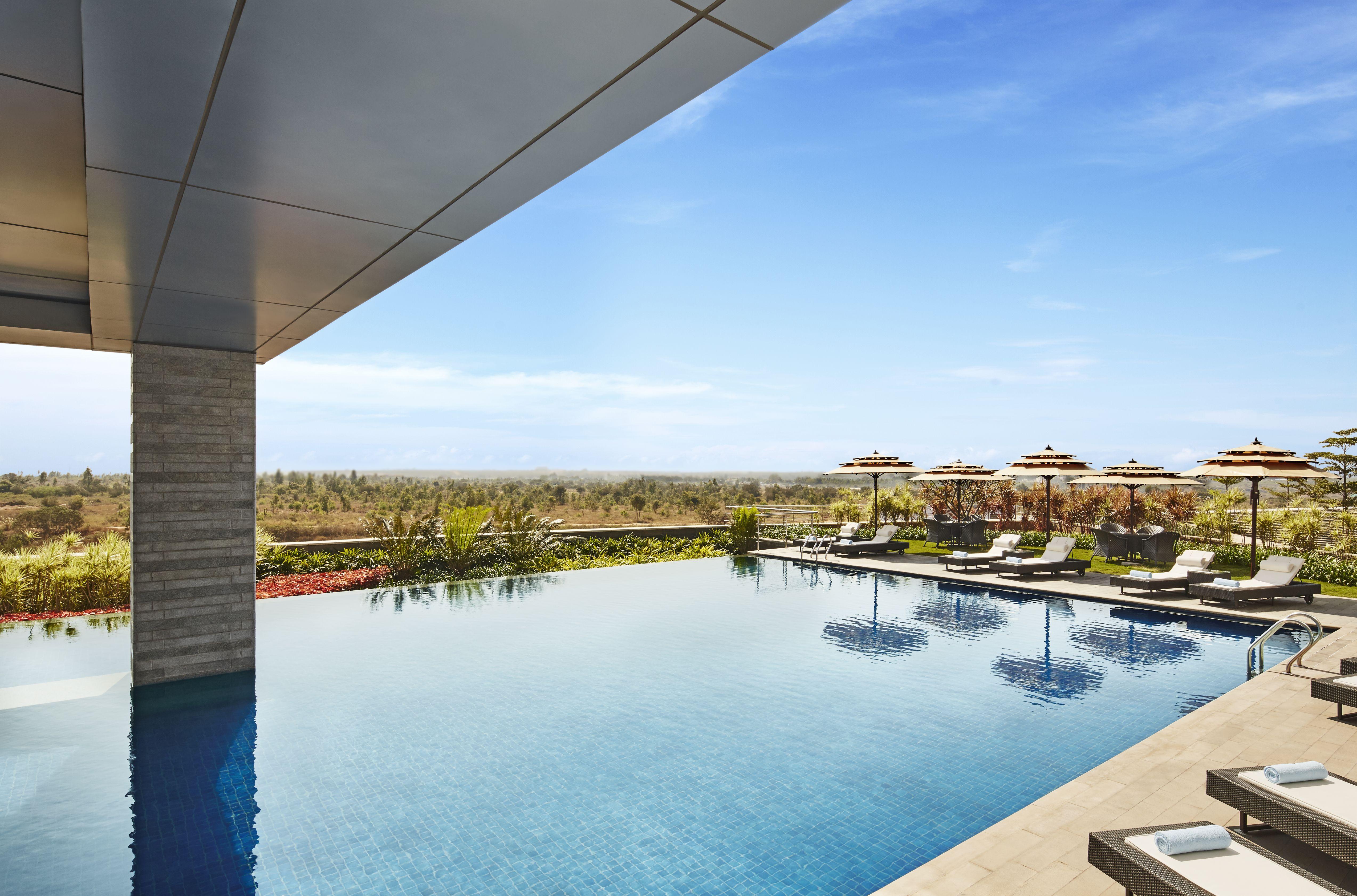 Taj Bangalore Devanahalli Екстер'єр фото The pool at the Westin Hyderabad