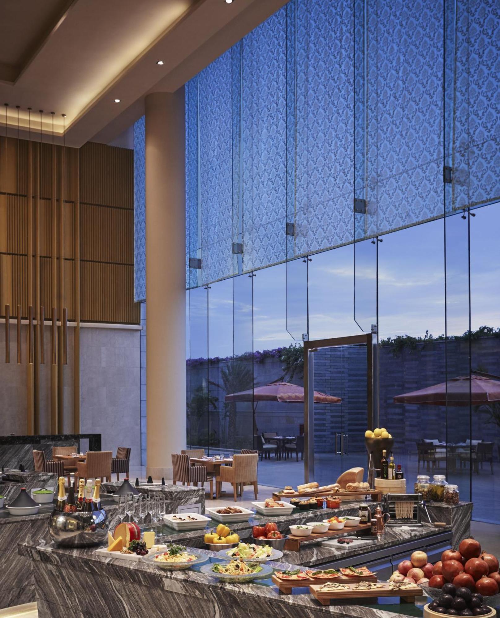 Taj Bangalore Devanahalli Екстер'єр фото The interior of the restaurant