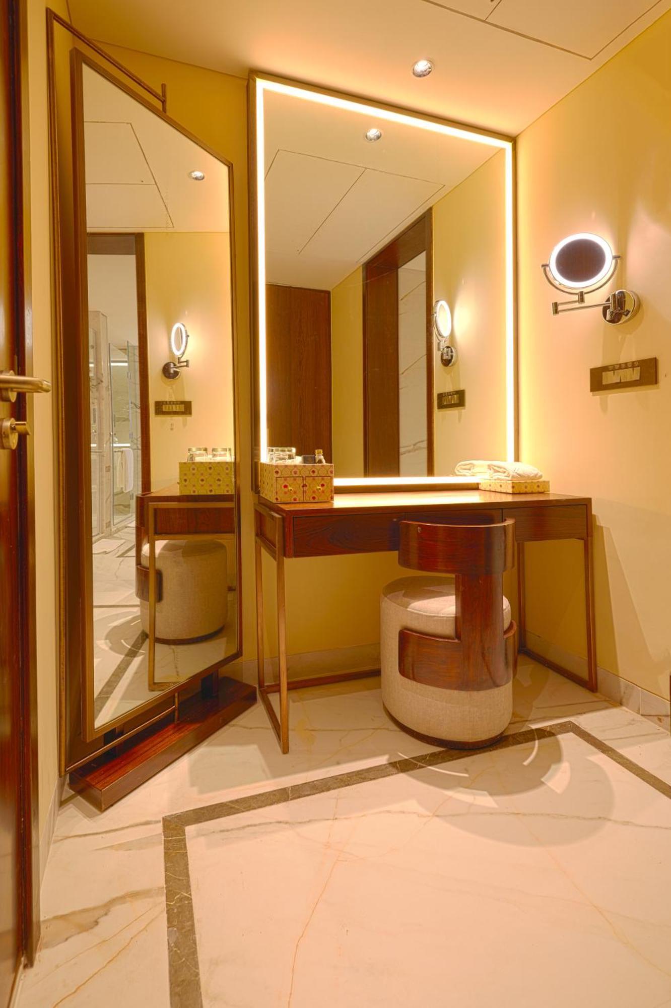 Taj Bangalore Devanahalli Екстер'єр фото A dressing table