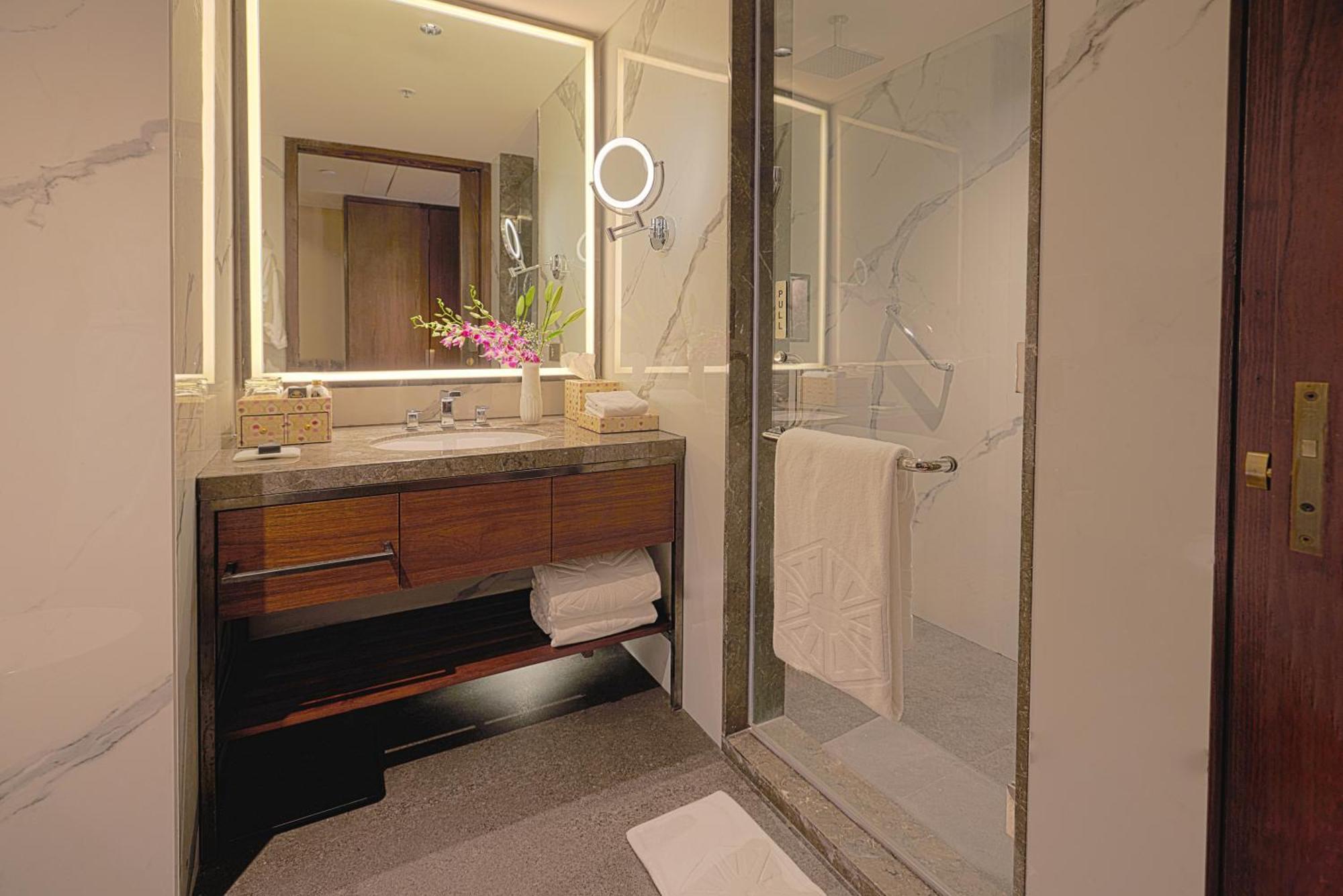 Taj Bangalore Devanahalli Екстер'єр фото Bathroom