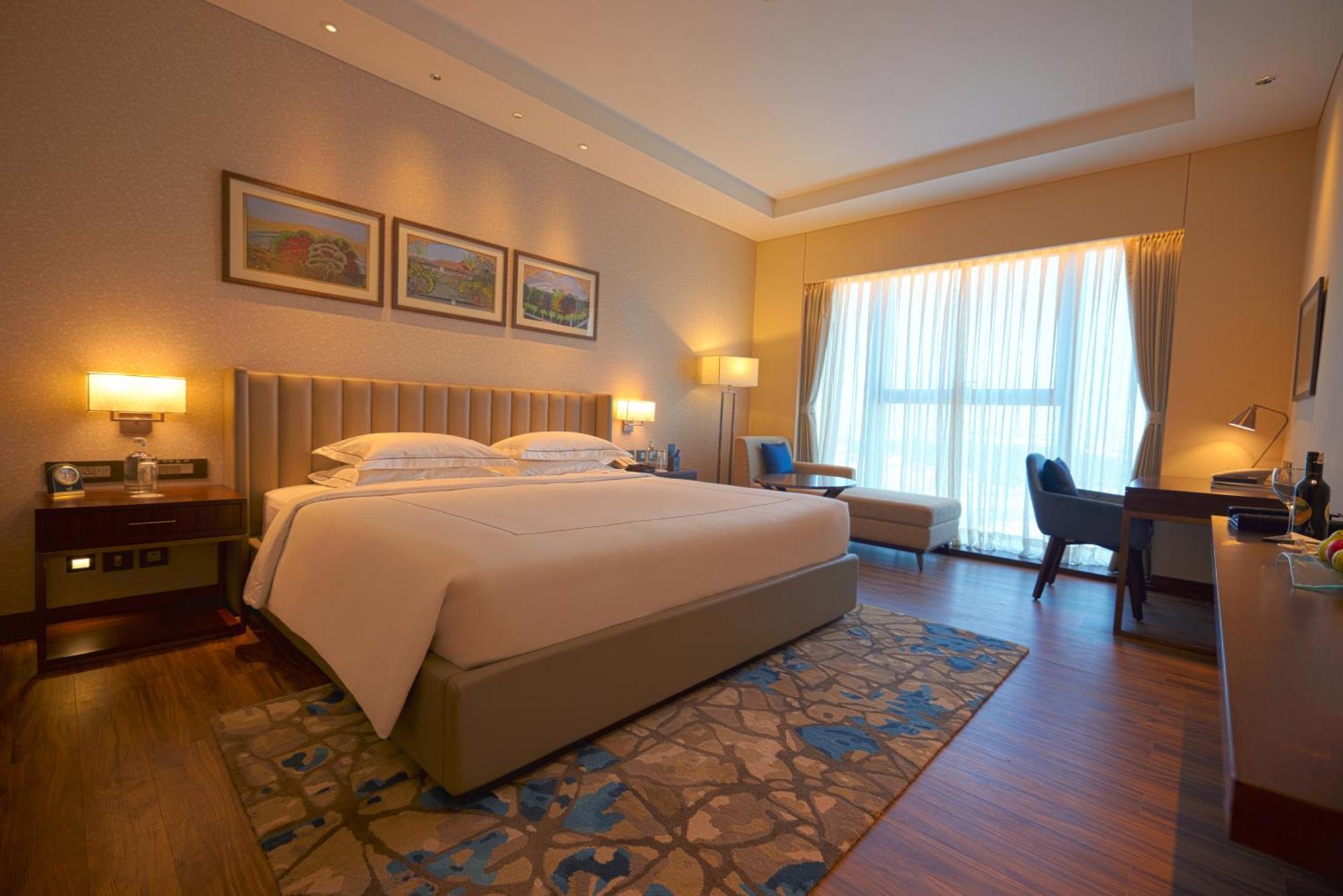 Taj Bangalore Devanahalli Екстер'єр фото Deluxe Room