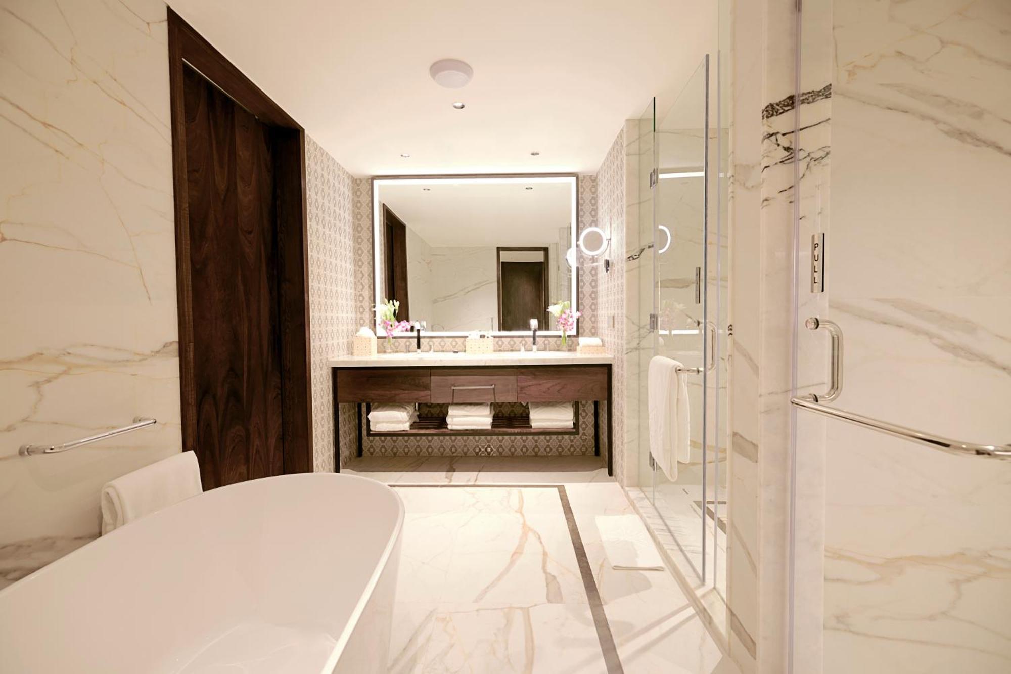 Taj Bangalore Devanahalli Екстер'єр фото Bathroom