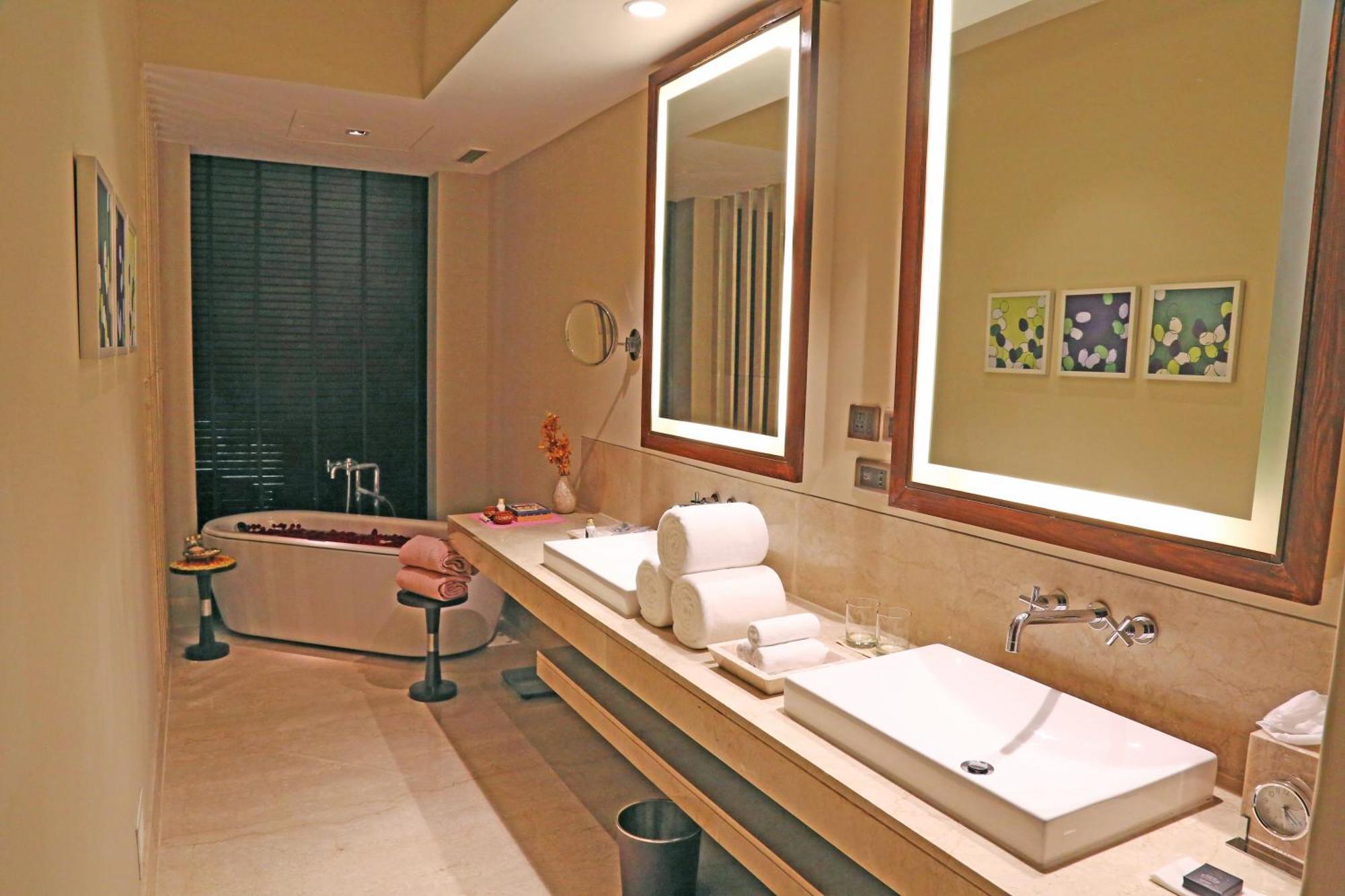 Taj Bangalore Devanahalli Номер фото Bathroom